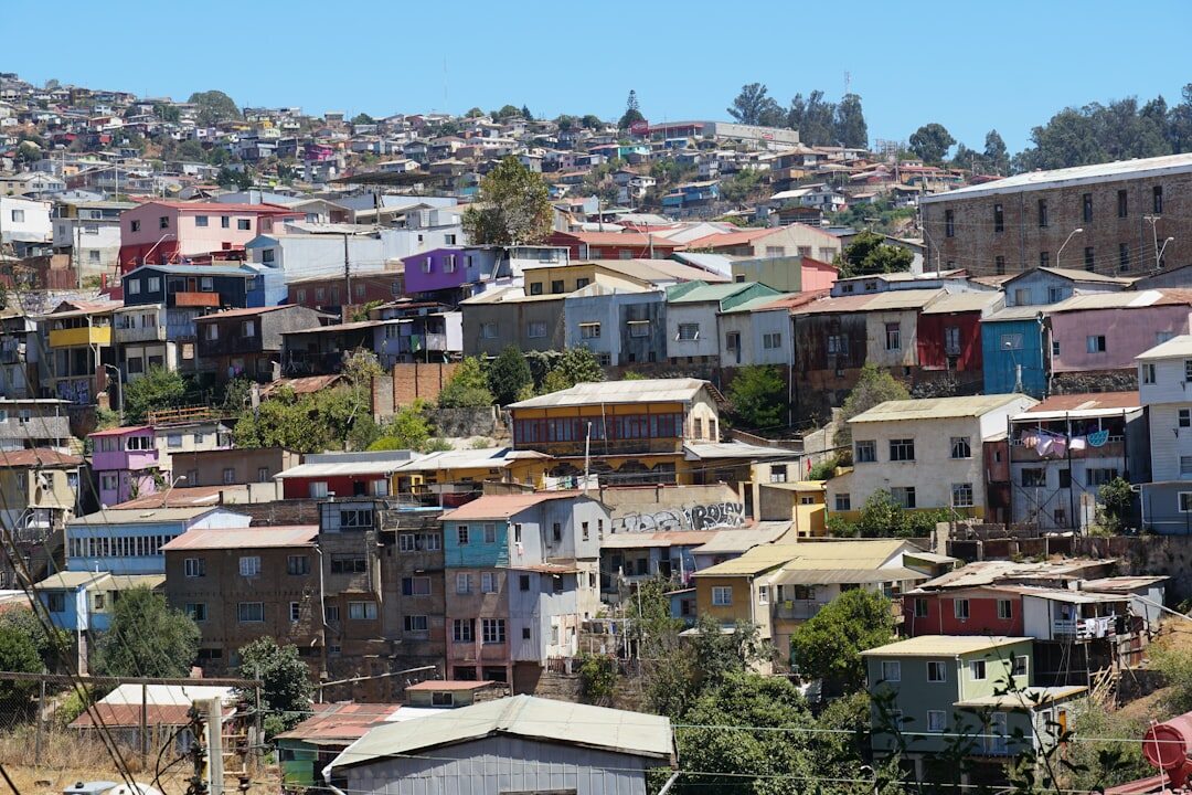 valparaiso hillside houses